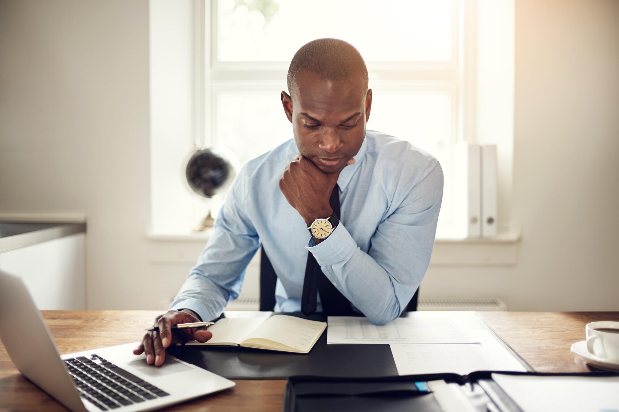 financial_professionals_analyzing_documents_close_up